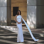 Damen Elegantes und fließendes Abendkleid mit asymmetrischem Ausschnitt