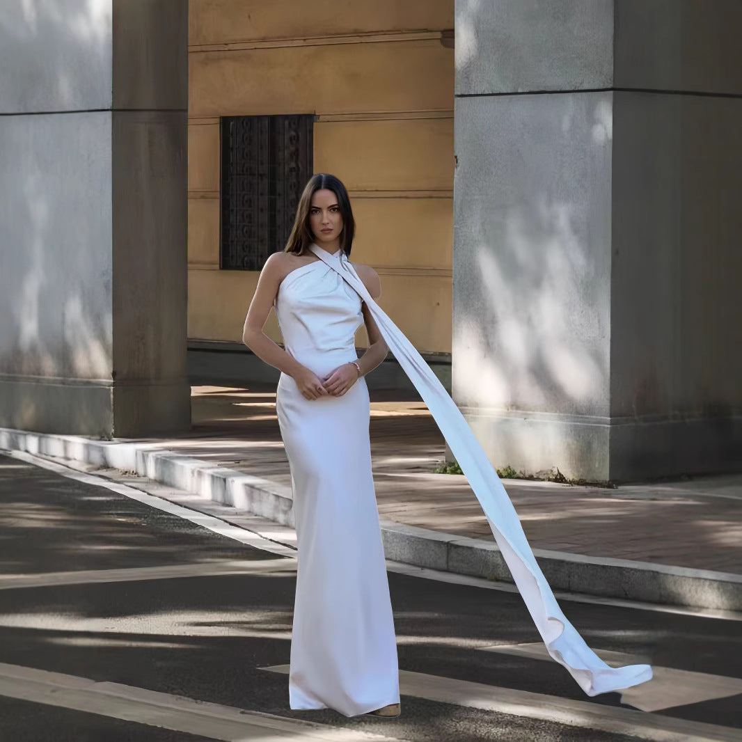 Damen Elegantes und fließendes Abendkleid mit asymmetrischem Ausschnitt