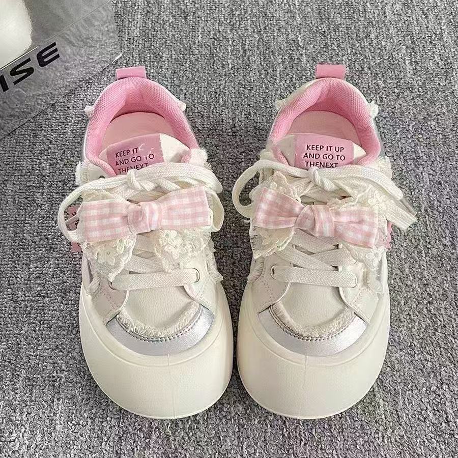 Damen verspielte Sneaker mit dekorativen Rüschen und komfortabler Dämpfung R&B