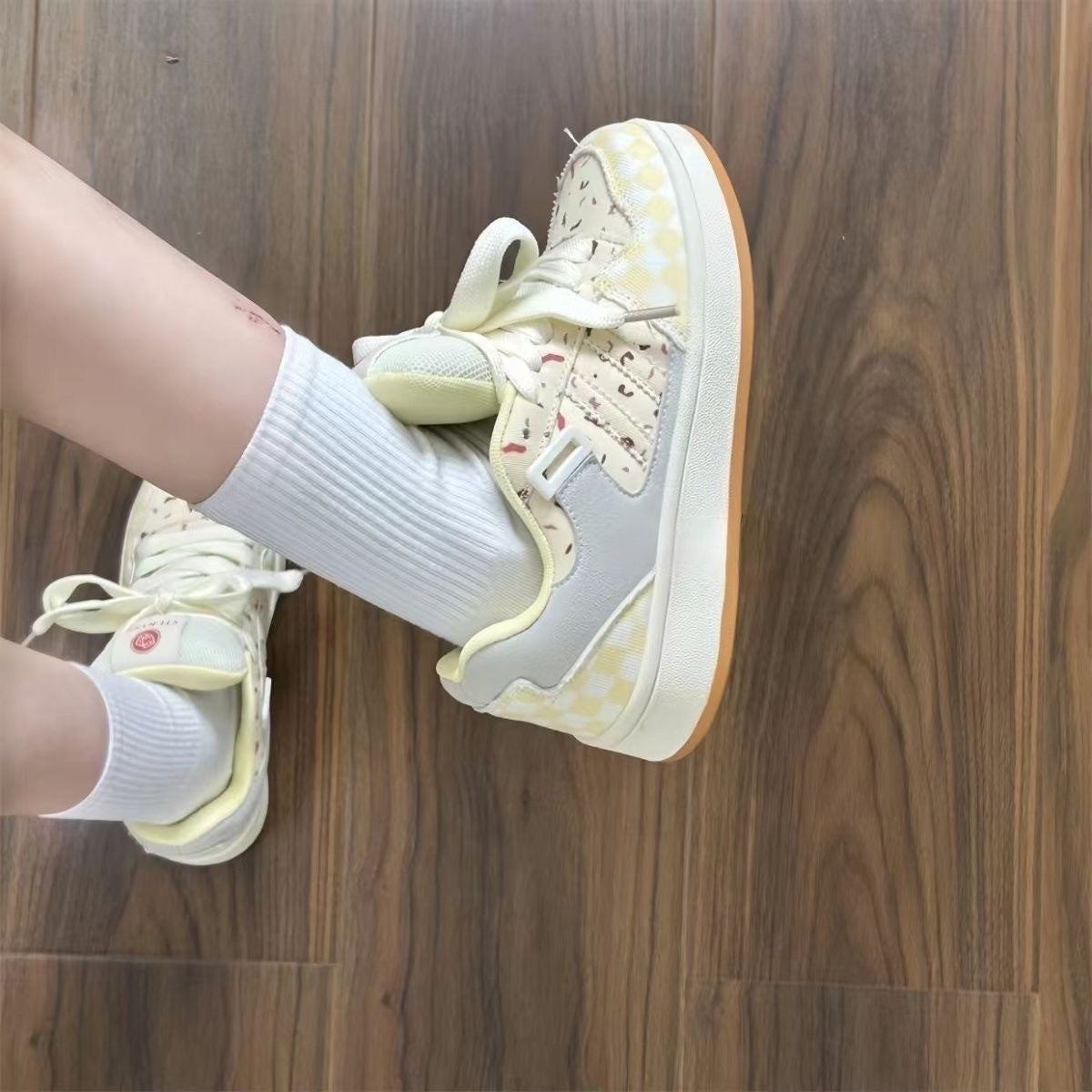 Damen Sportliche Sneakers im charmanten Design R&B