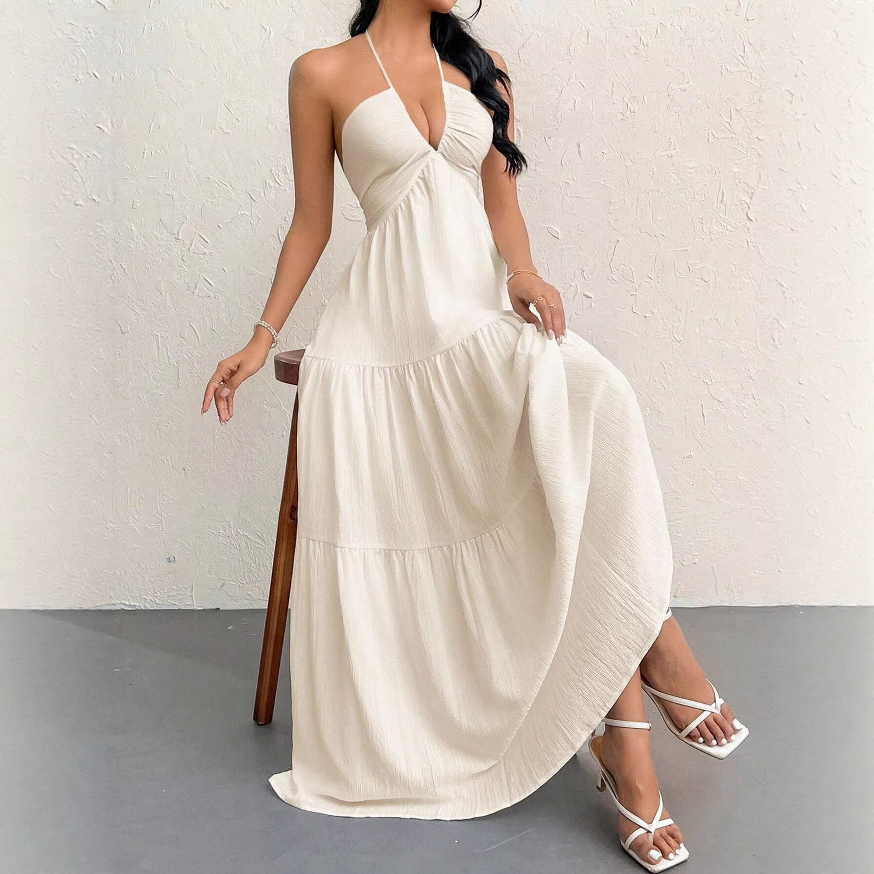 Damen Maxikleid mit tiefer Frontausschnitt und schwingendem Rock R&B