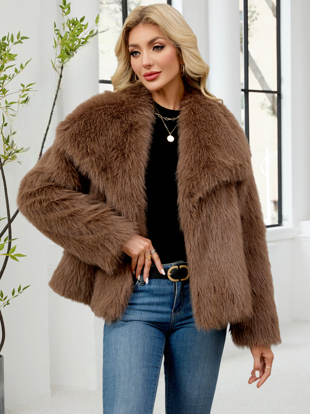 Damen Flauschige Kunstpelzjacke mit oversized Schnitt und voluminösen Ärmeln R&B