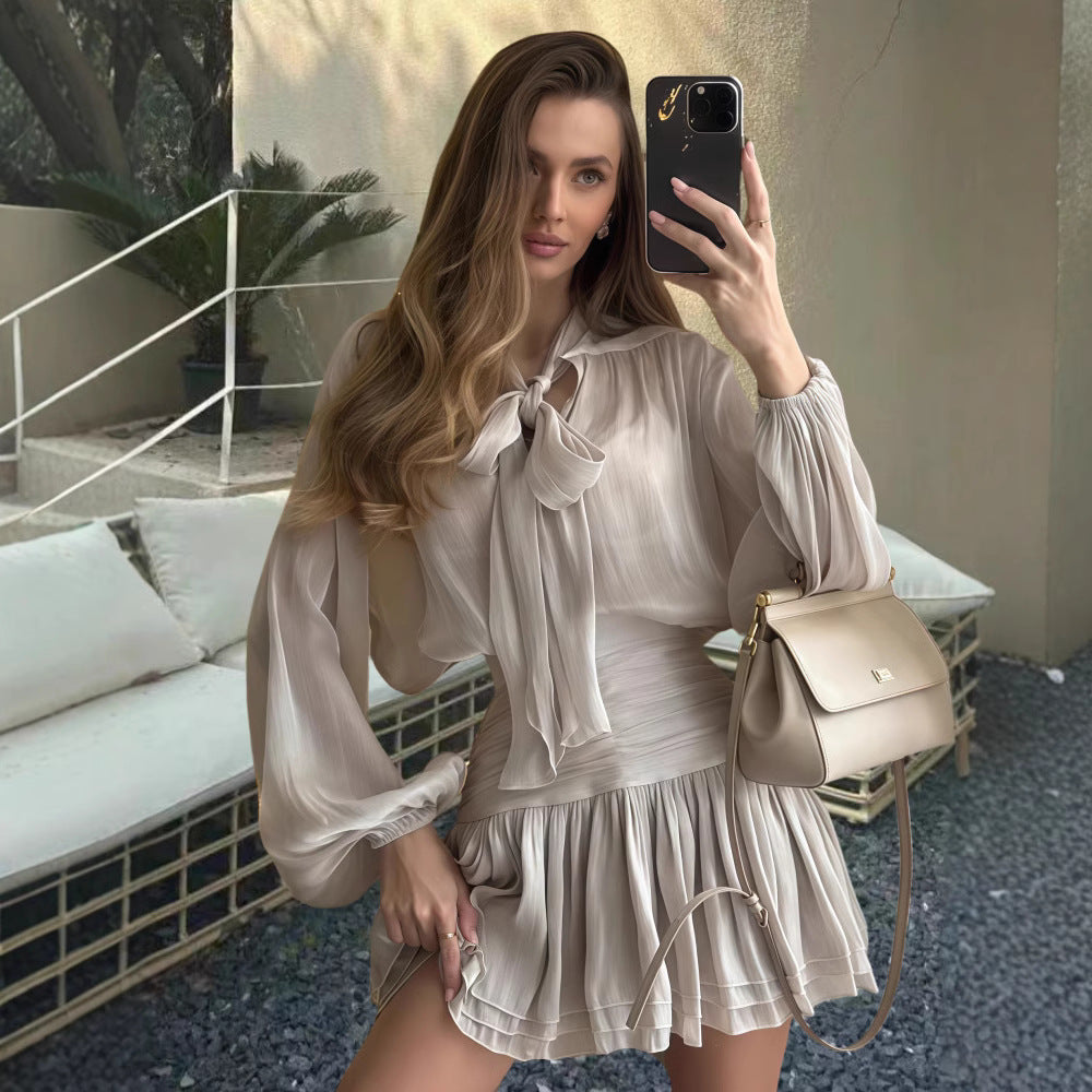 Damen Verspieltes Chiffon-Kleid mit schleifenverziertem Ausschnitt und weit geschnittenen Ärmeln R&B