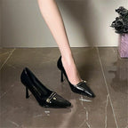 Damen elegante spitze High Heels mit glänzender Oberfläche und goldener Schnalle R&B