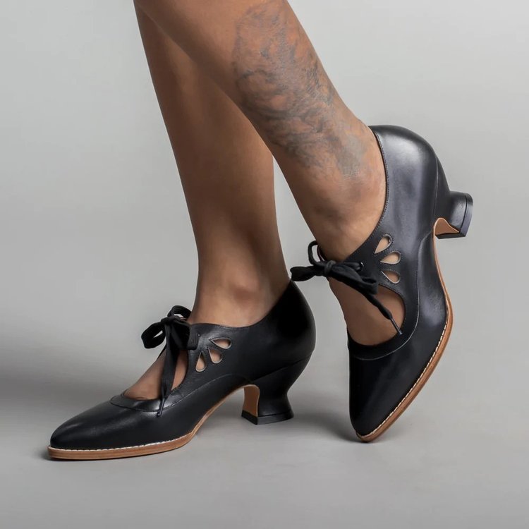 Damen Pumps mit verspieltem Schnürdetail und femininer Absatzhöhe R&B