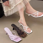 Damen Elegante Mules mit raffinierter Riemenführung und bequemem Absatz R&B