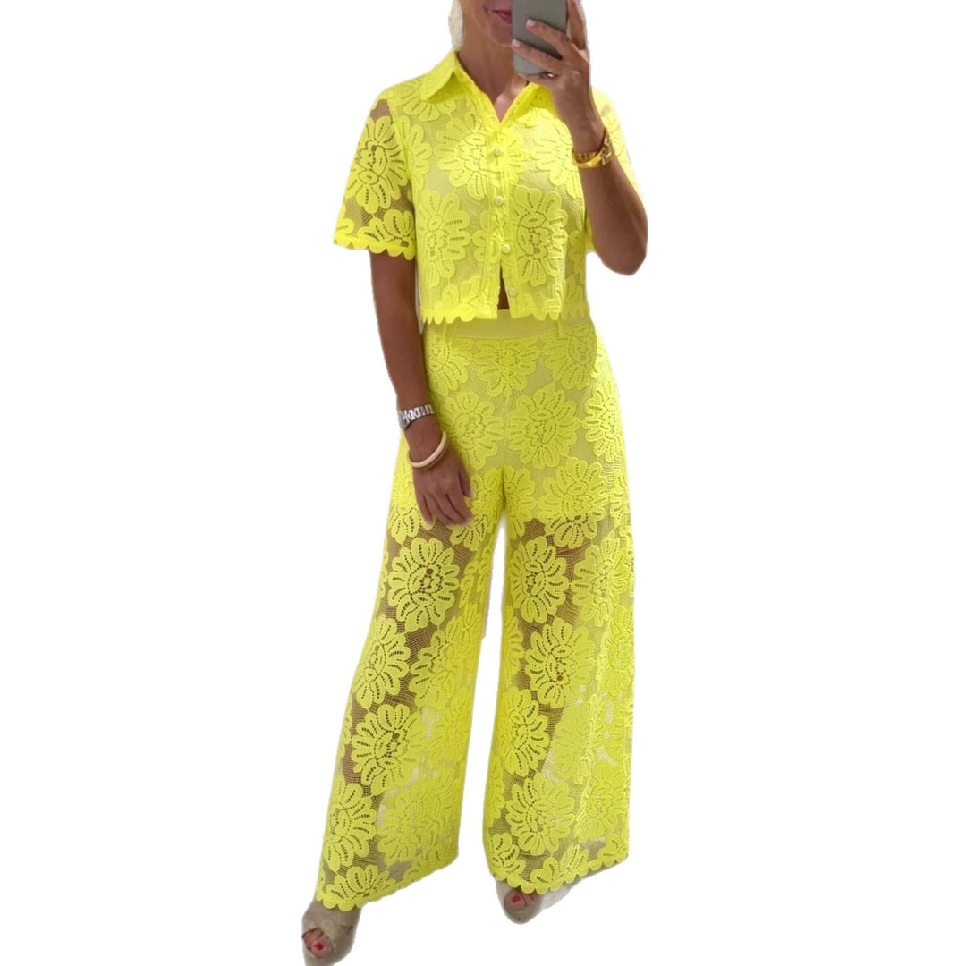 Damen nan elegante Spitzenkombination mit kurzärmeliger Hemdbluse, Muschelsaum und taillierter Palazzohose mit Bindegürtel R&B
