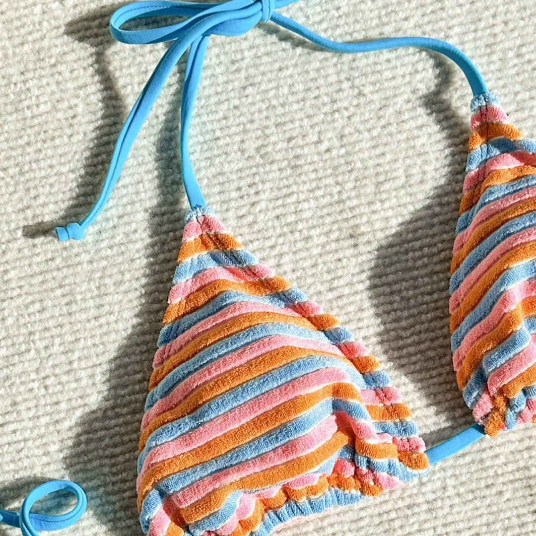 Damen Bikinimodell mit verspieltem Streifenmuster R&B