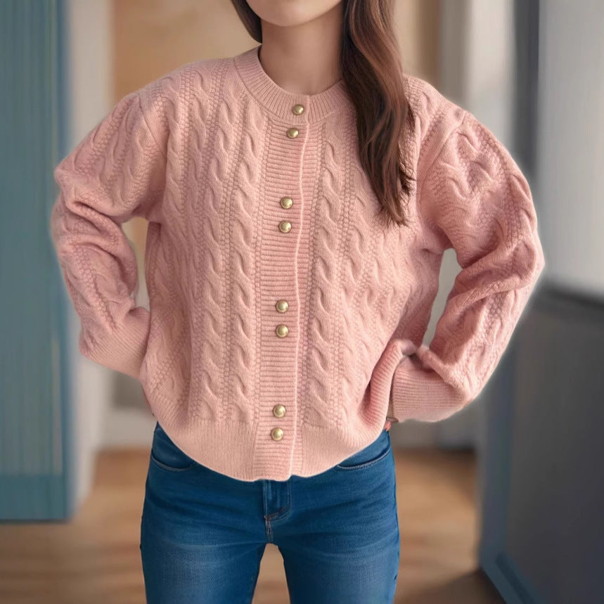 Damen Strickjacke mit eleganter Zopfmusterstruktur und dekorativen Knöpfen R&B