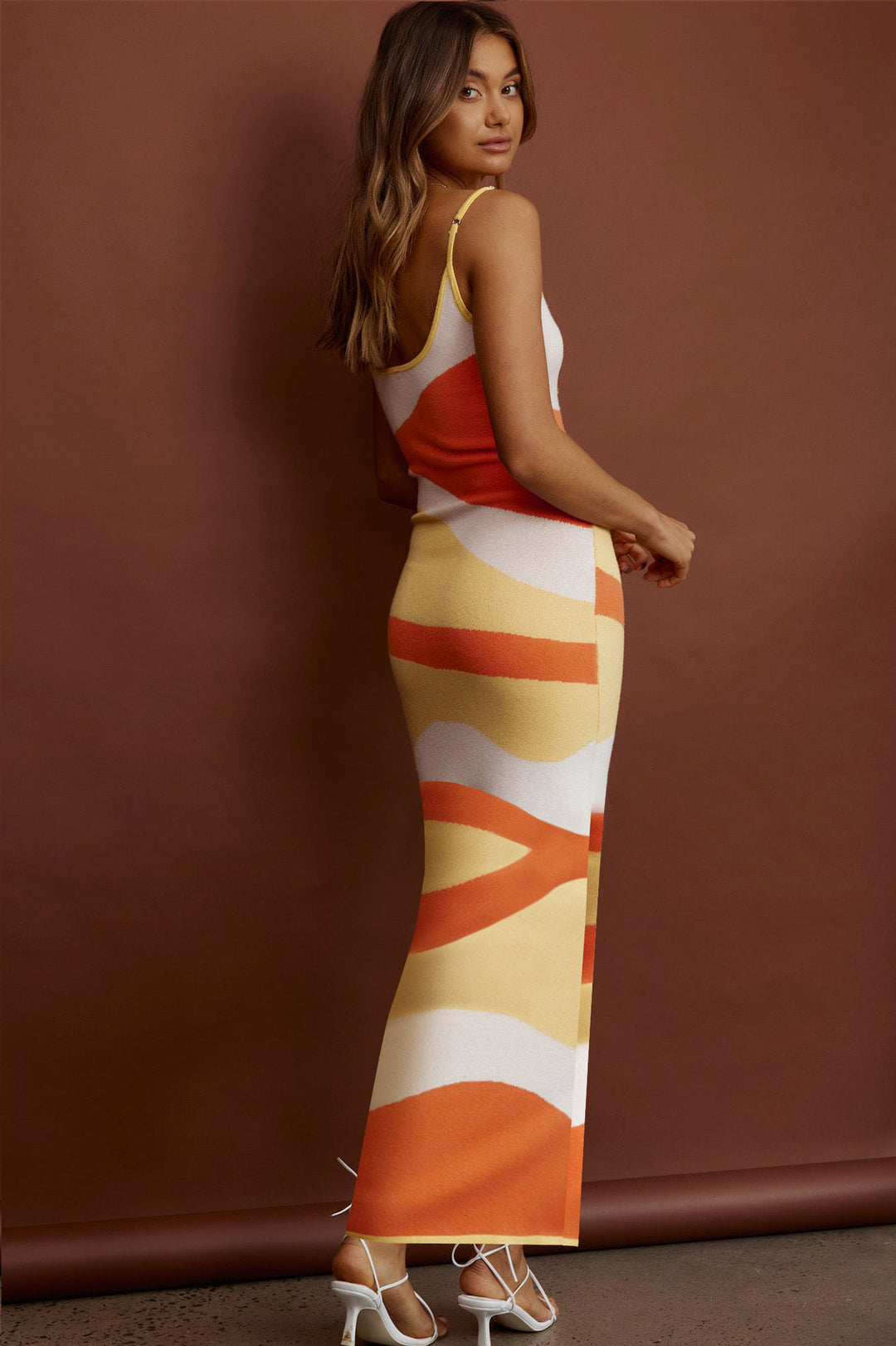Damen Maxikleid mit kreativem Wellenmuster und weichem Strickmaterial R&B