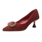 Damen elegante spitze Pumps mit modischem Design und prächtigen Schmuckdetails