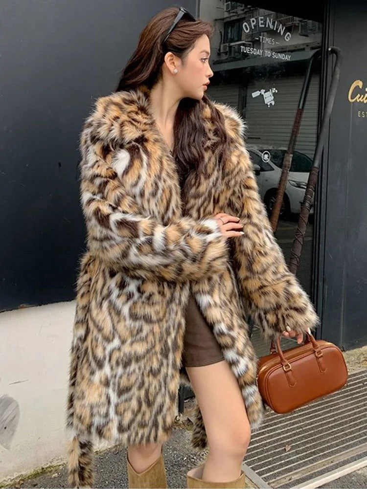Damen Elegante und modische Kunstpelzjacke mit animalischem Muster R&B