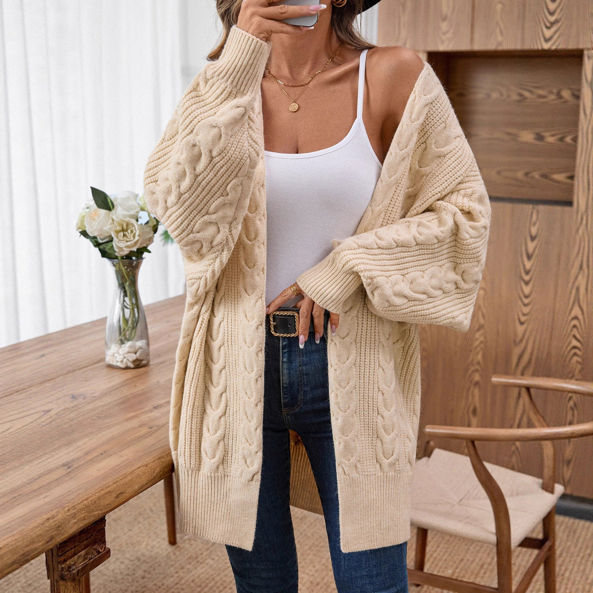 Damen Strickjacke mit kreativem Zopfmuster und lockerer Passform