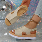 Damen Wedge-Sandalen mit perforiertem Obermaterial und verstellbarem Riemen R&B
