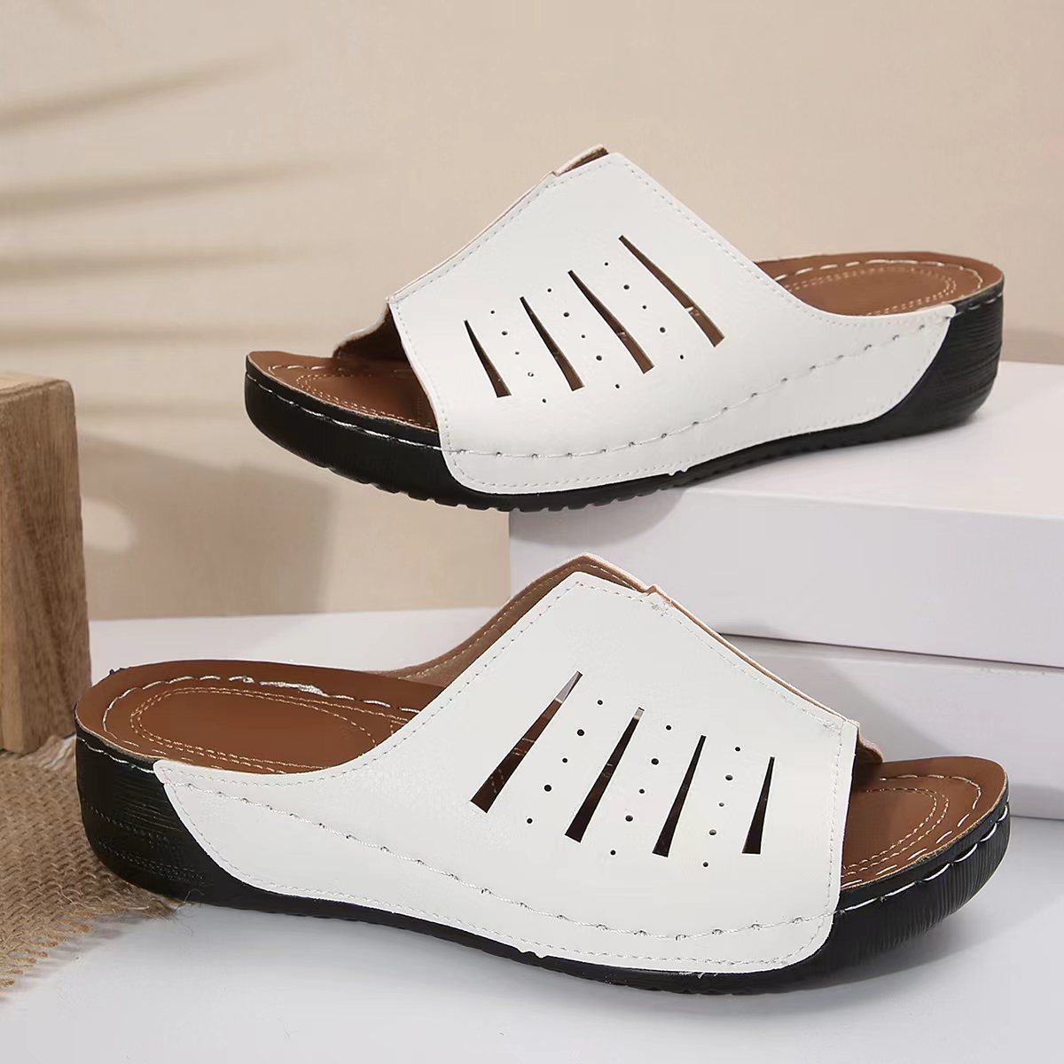 Damen Komfort-Sandalen mit durchbrochenem Obermaterial und rutschfester Sohle R&B