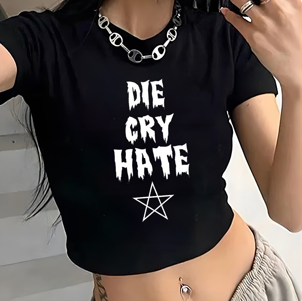 Damen Crop-T-Shirt mit auffälligem Grafiken-Design und frechem Statementdruck R&B
