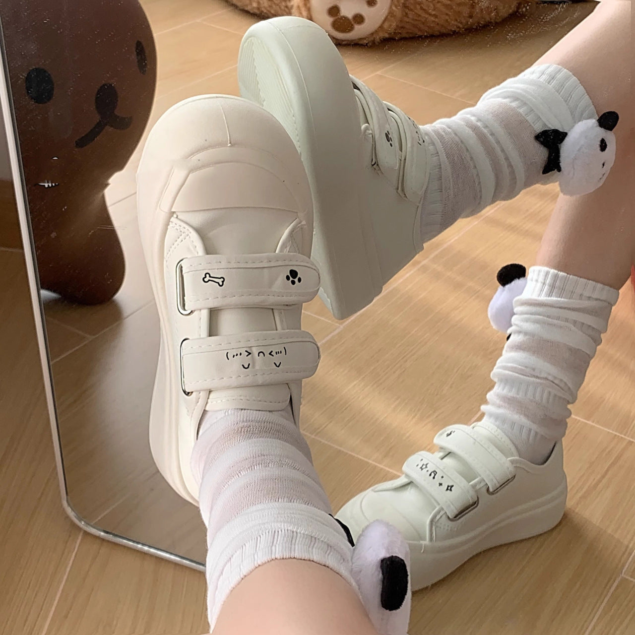 Damen Sneaker mit verspieltem Design und praktischem Klettverschluss R&B