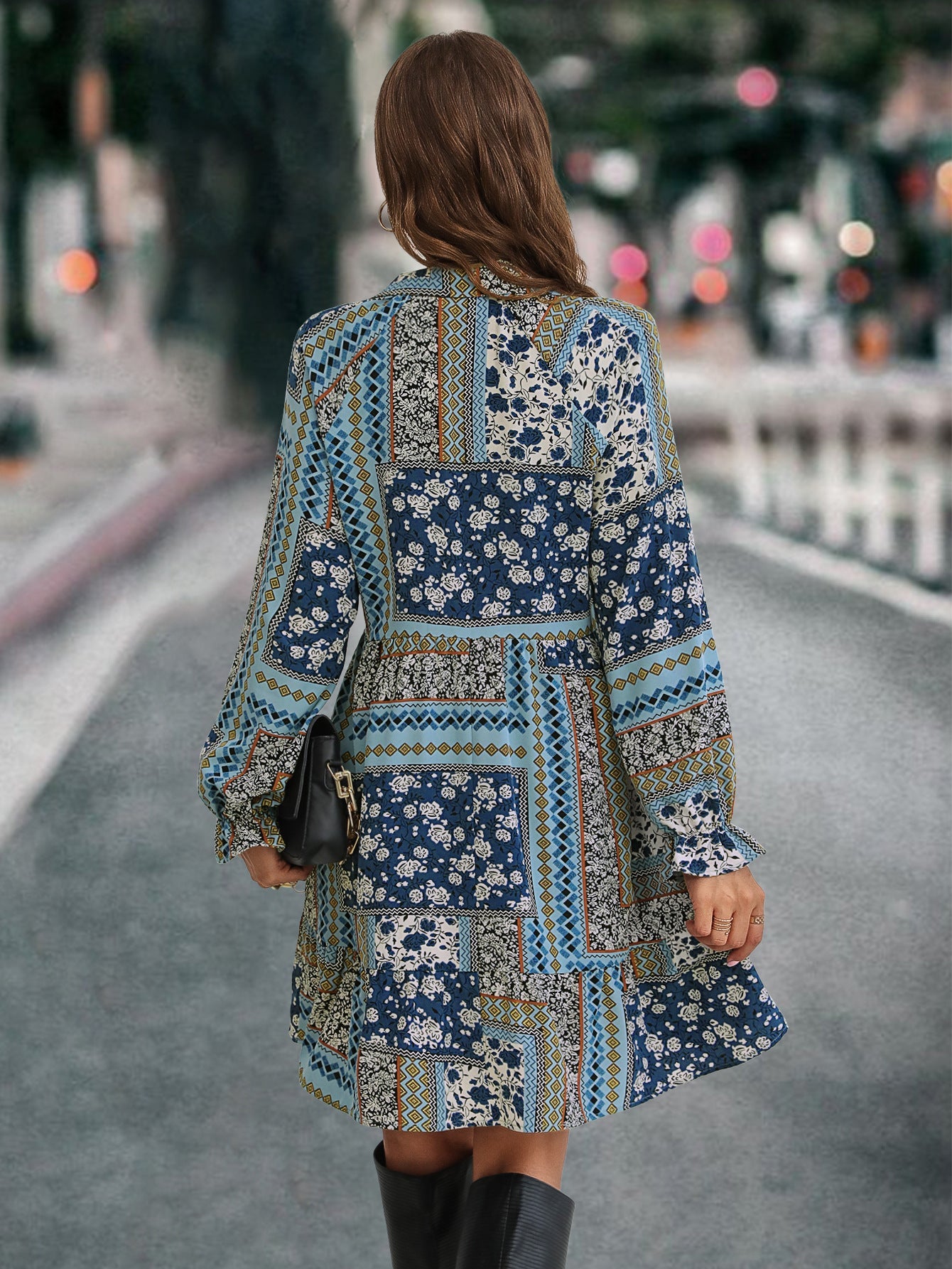 Damen Boho-Minikleid mit langen Ärmeln und buntem Muster R&B