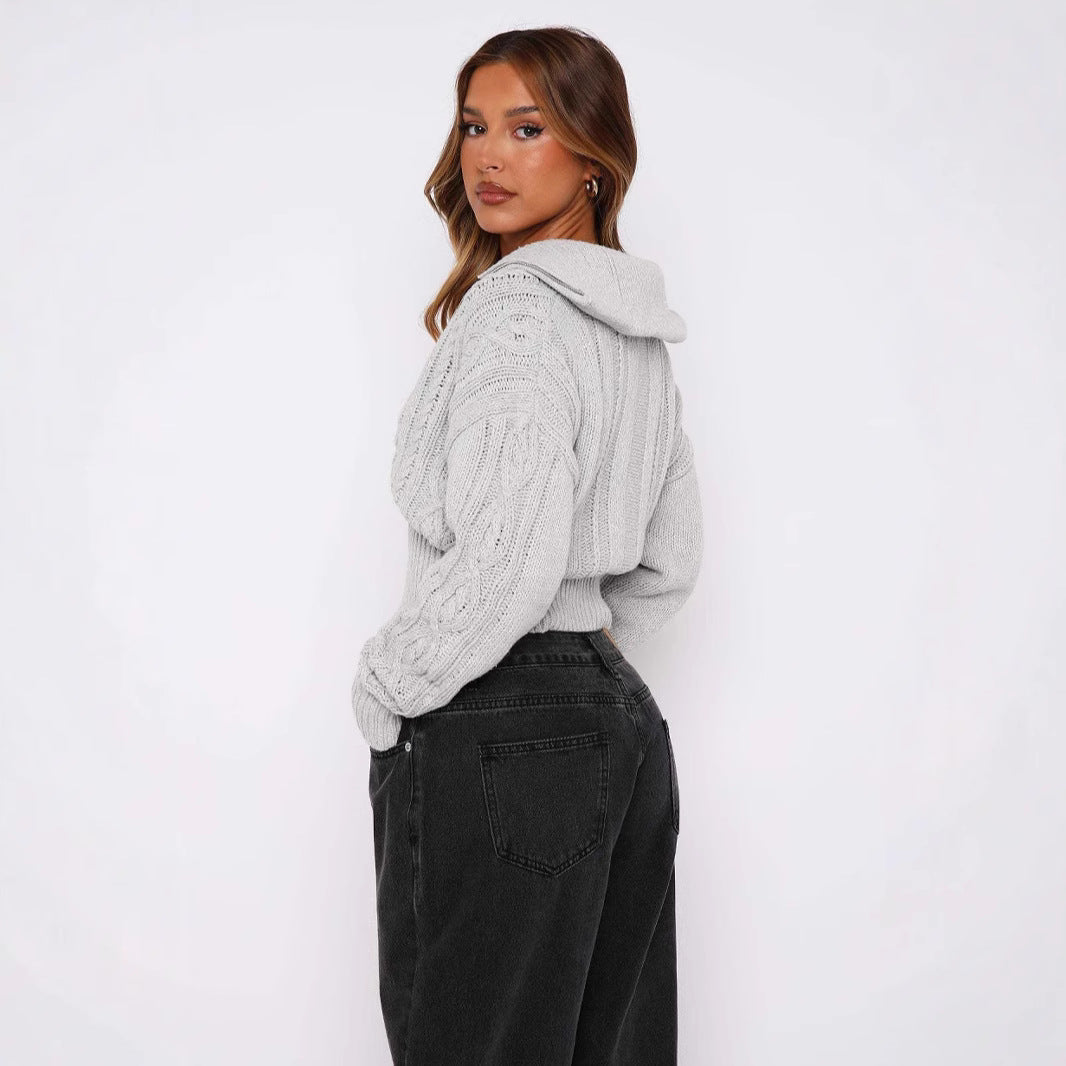 Damen cropped Strickjacke mit detailliertem Zopfmuster und hohem Kragen R&B