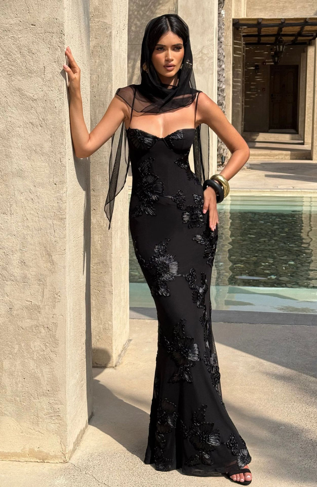 Damen figurbetontes Abendkleid mit floralem Stickdesign und hochwertigem Stoff R&B