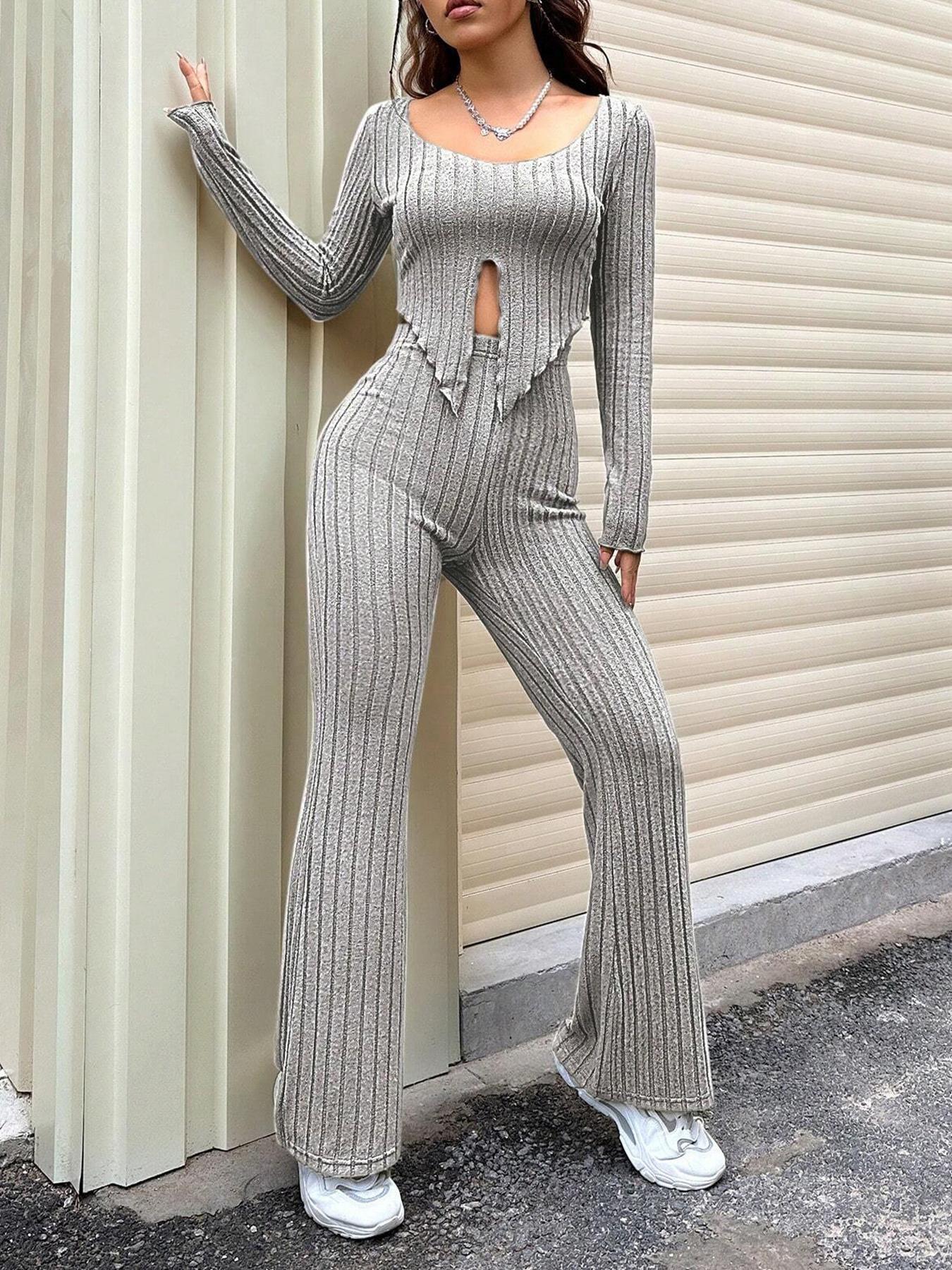 Damen Strickanzug mit modischem Cut-Out R&B