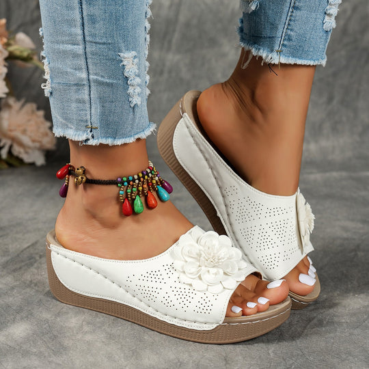 Damen Wedge-Sandaletten mit floralen Akzenten und komfortablem Fußbett R&B