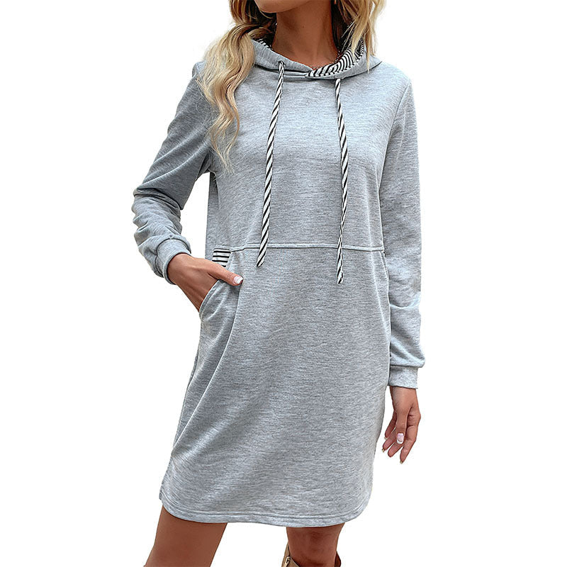 Damen lässiges Kapuzenkleid mit Kängurutasche und Kontrastdetails R&B