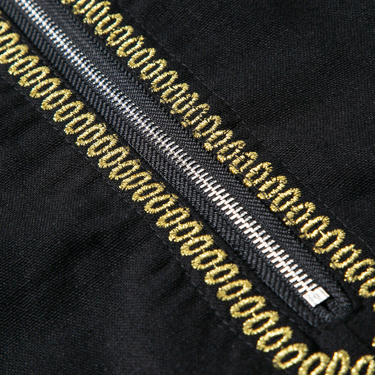 Herren elegantes Tunika-Kleid mit feinen Stickdetails