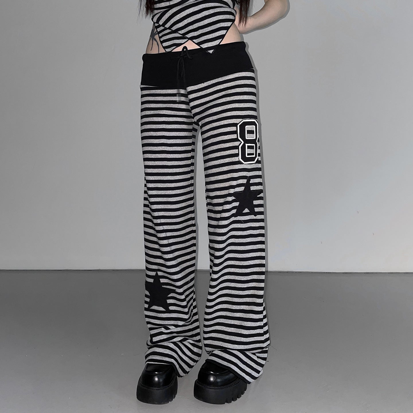 Damen Freizeithose mit gestreiftem Muster und praktischen Seitentaschen R&B