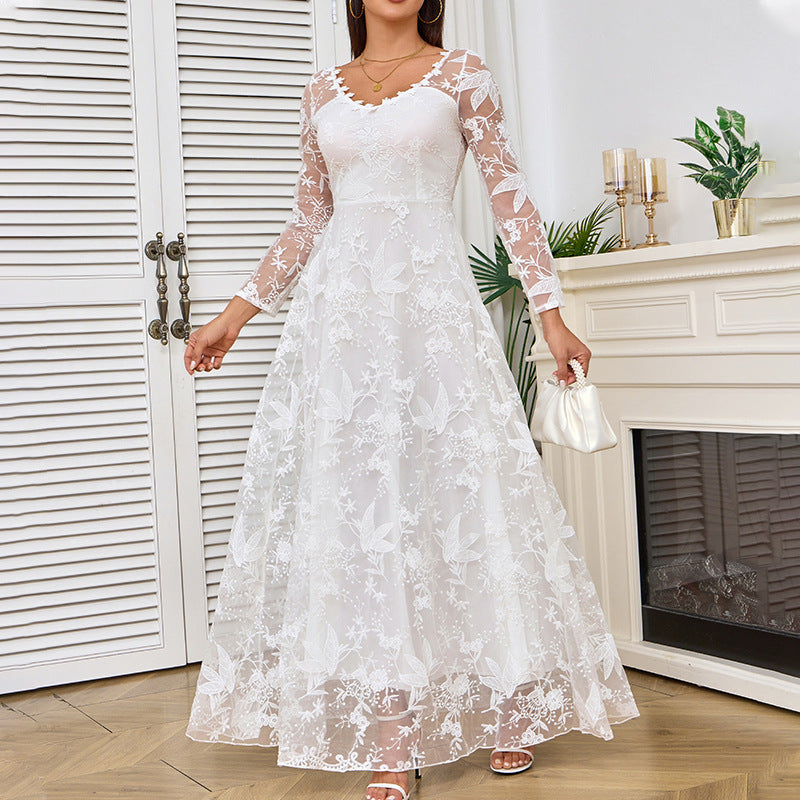 Elegantes Damen Hochzeitskleid mit Spitzenverarbeitung & voluminösem Rock für Hochzeit | R&B