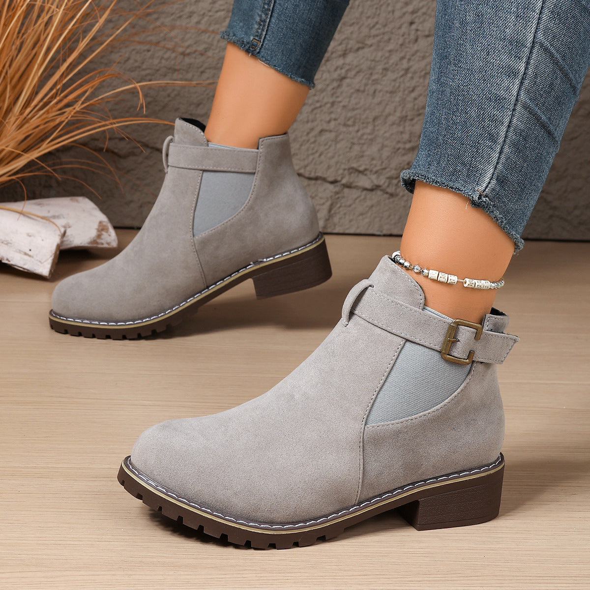 Schicke Stiefeletten mit Schnallenriemen und Blockabsatz R&B R&B