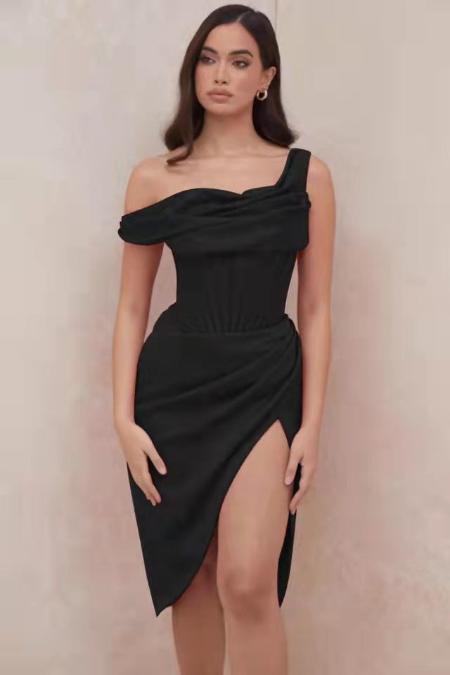 Damen Figurumspielendes Cocktailkleid mit asymmetrischem Schnitt und hohem Schlitz R&B