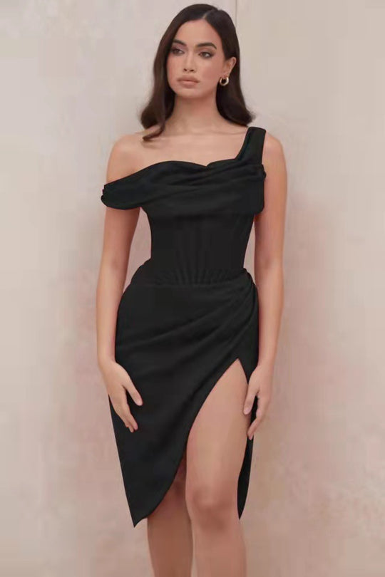 Damen Figurumspielendes Cocktailkleid mit asymmetrischem Schnitt und hohem Schlitz R&B