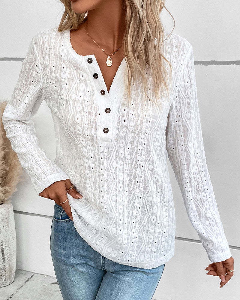 Damen Langarmshirt mit feiner Lochstickerei und dekorativen Knöpfen Heidi-Mode