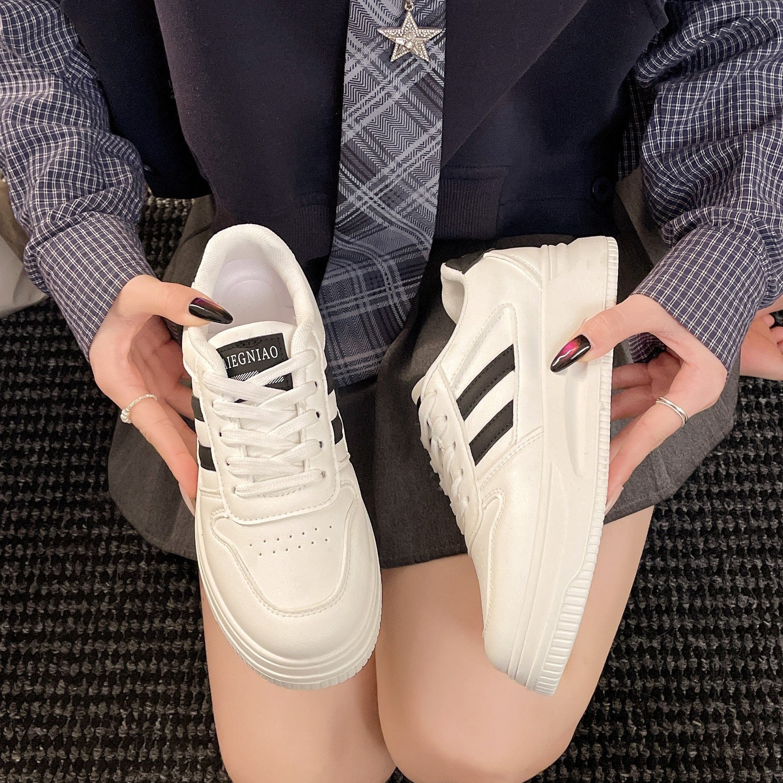 Damen Plattform Sneakers mit langlR&Biger Lederoberfläche und atmungsaktiver Dämpfung R&B