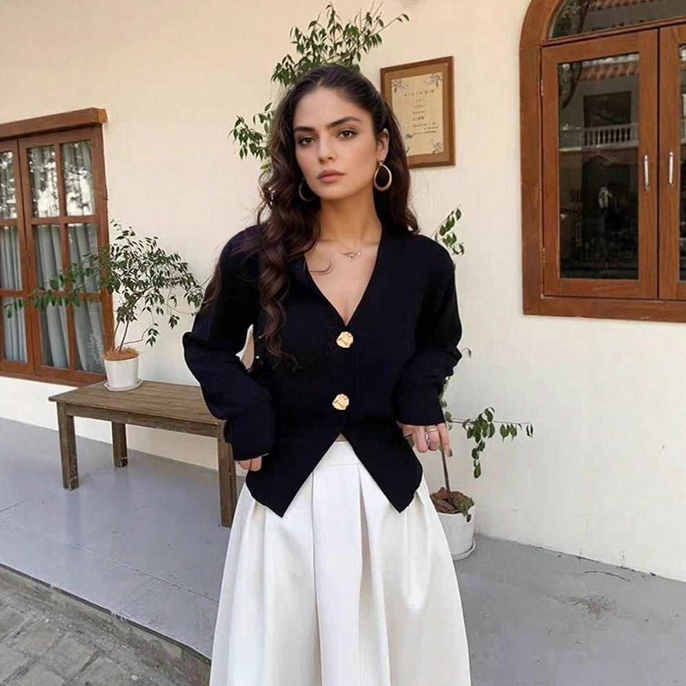Damen Strickjacke stilvoll mit raffinierten Knöpfen