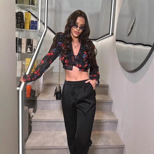 Damen cropped Bluse mit Rüschendetails und floralem Design R&B