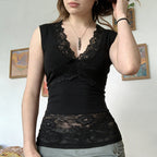 Damen-Spitzen-Tanktop mit tiefem V-Ausschnitt und dekorativen Rüschendetails R&B