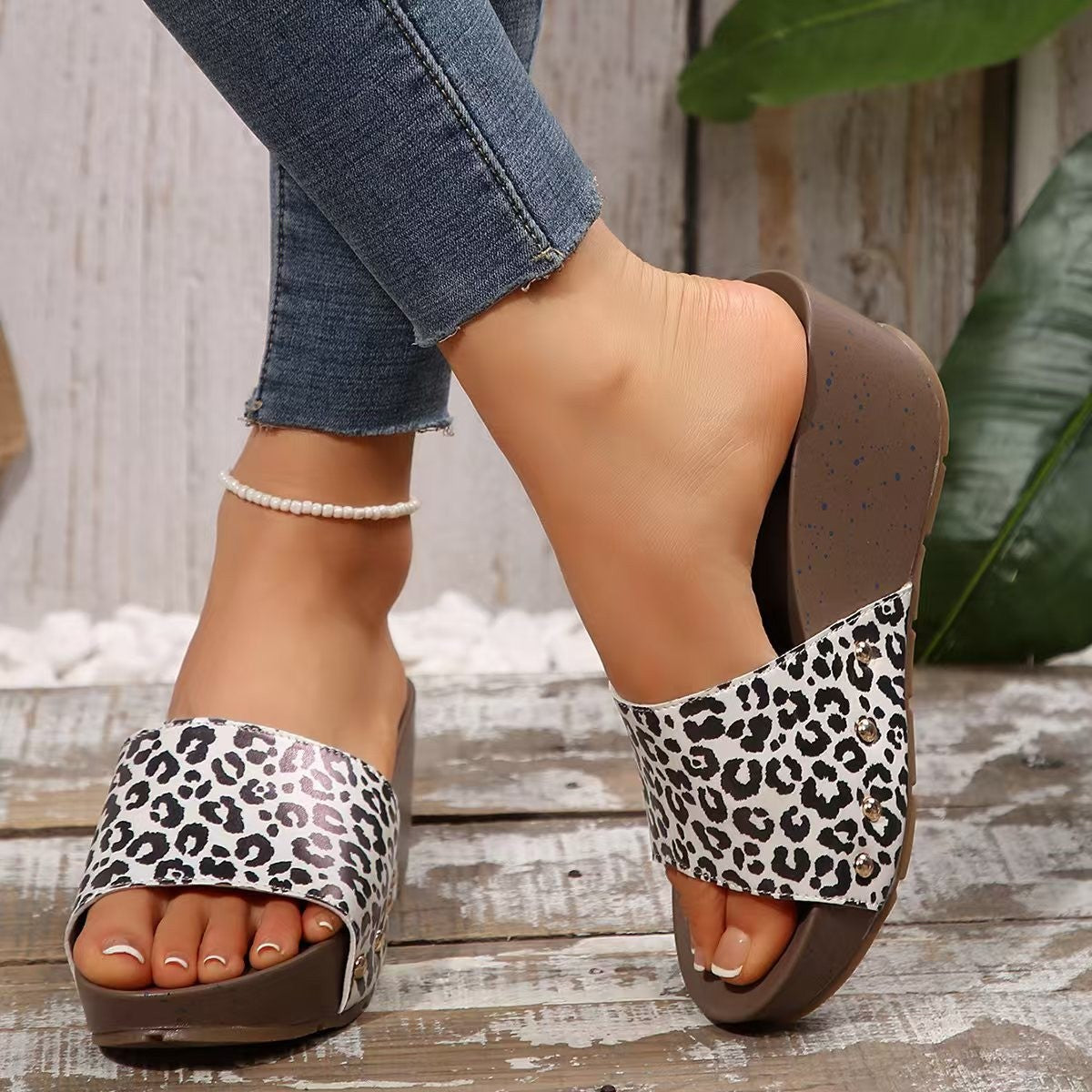 Damen Wedge-Sandalen mit glitzernden Detail und modischem Leo-Muster R&B