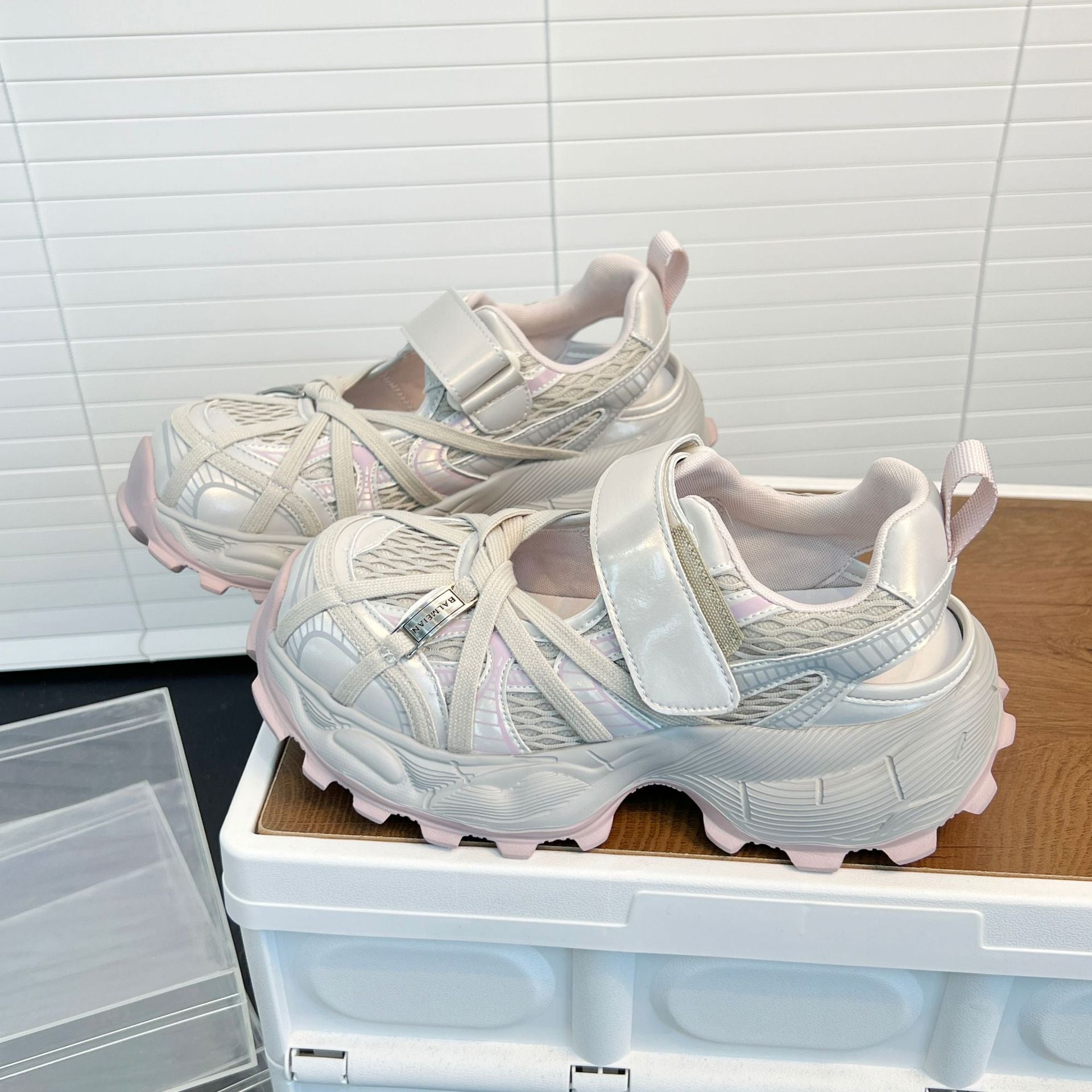 Damen Sportliche Lauf-Sneaker mit innovativem Klettverschluss und luftiger Mesh-Oberfläche R&B