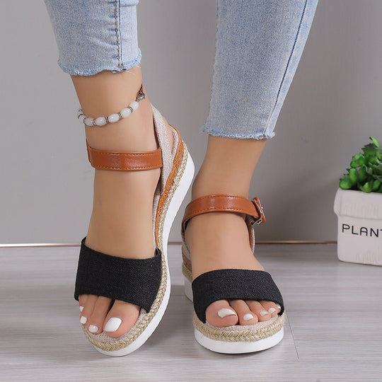 Damen Wedge-Sandaletten mit transparenten Riemen und natürlichem Bast-Detail R&B