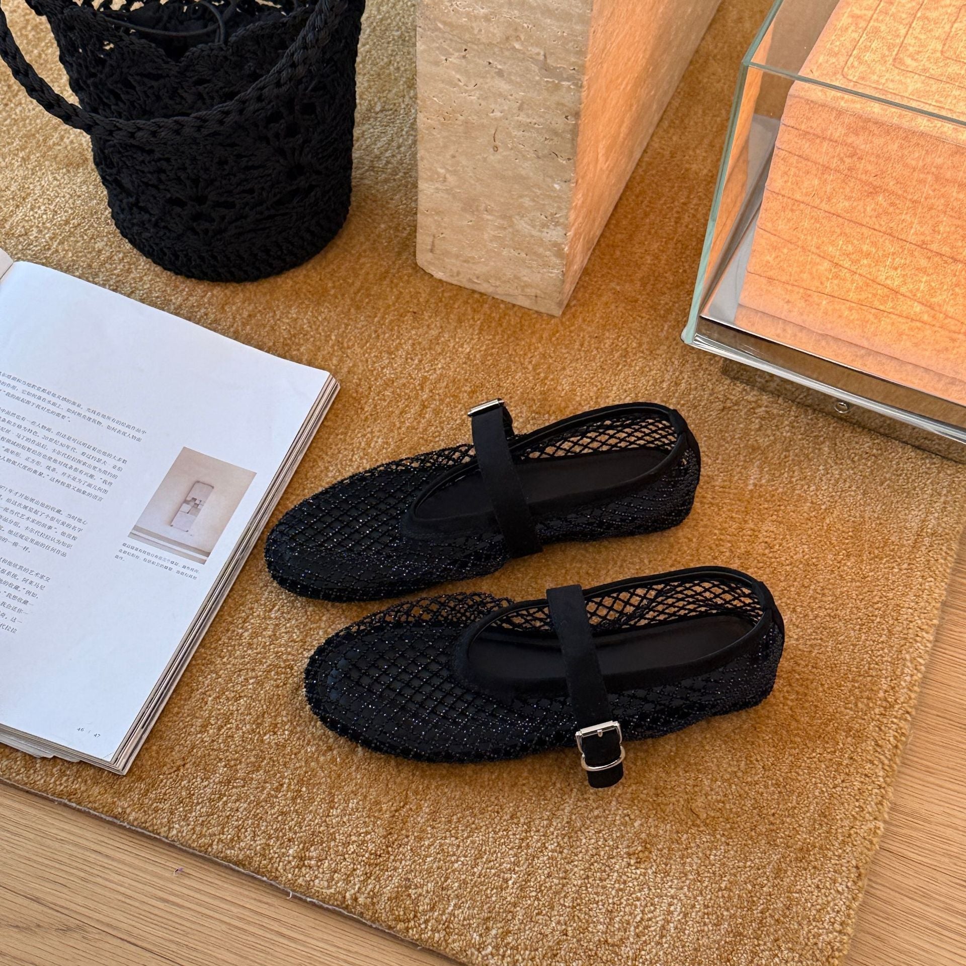 Damen Elegante und modische Ballerinas mit verstellbaren Riemchen und hochwertiger Oberflächenstruktur