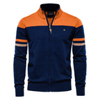 Herren Strickjacke mit modernem Zipper und sportiven Farbstreifen
