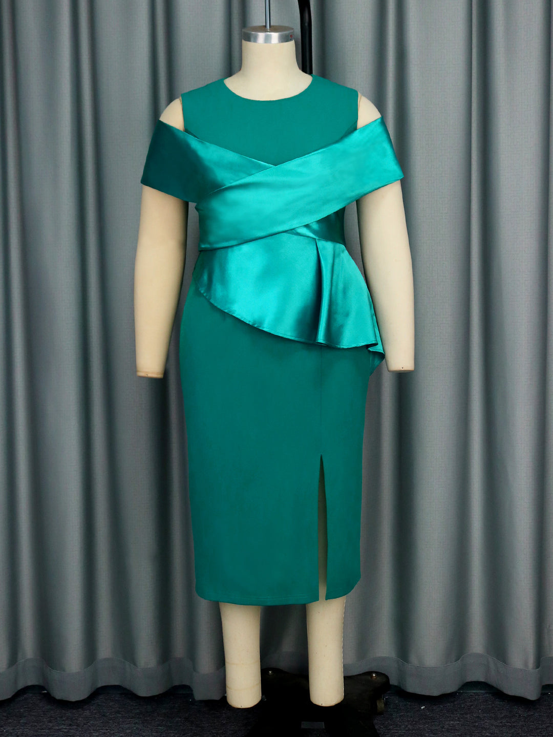 Damen Cocktailkleid mit asymmetrischem Oberteil und Drapierungsdetail R&B