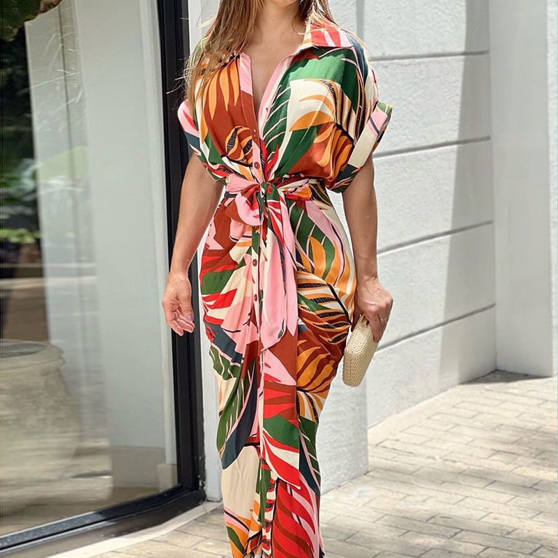 Damen Wickelkleid mit buntem Blattmuster und modischem Taillengürtel R&B