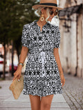 Damen Kurzarm Kleid mit modernem Muster und verstellbarem Taillenzug R&B