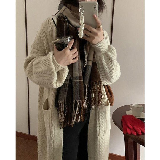 Damen Grobstrick Cardigan mit tiefen Taschen und elegantem Zopfdesign R&B