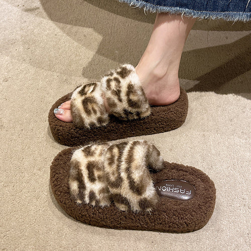Damen Hausschuhe mit kuscheligem Plüschoberteil und eleganten Leopardenakzenten R&B