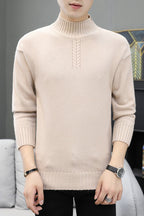 Herren Strickpullover mit hohem Kragen und Rippstrickdetails