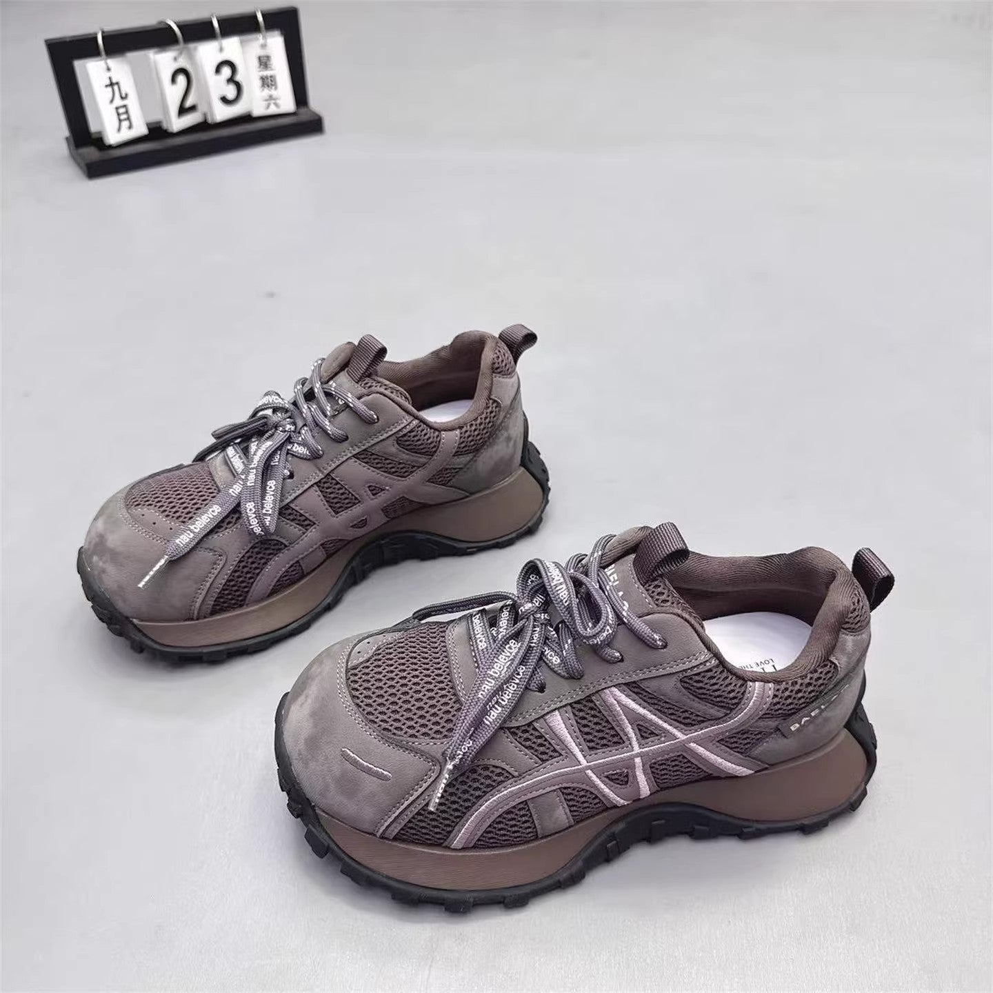 Damen sportliche Sneakers mit innovativer Dämpfungstechnologie und atmungsaktiver Obermaterialkombination R&B